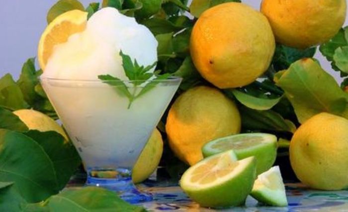Il segreto della ricetta originale per la granita di limone siciliana