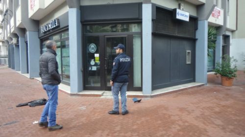 Palermo, assalto armato a un portavalori: inseguimento e spari in viale Lazio, ferito un metronotte