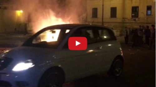 Palermo, vampe di S.Giuseppe: scontro tra cittadini e forze dell’ordine |VIDEO