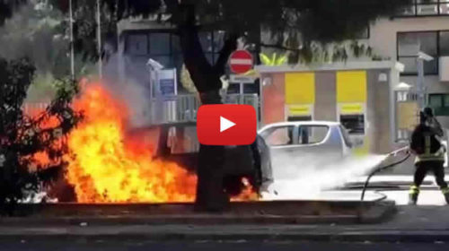 Palermo, auto GPL prende fuoco: paura in Via Alcide De Gasperi |IL VIDEO