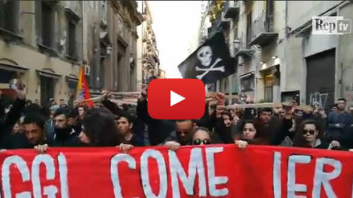 Palermo, il corteo antifascista: centri sociali in piazza col nastro adesivo 🎥 VIDEO