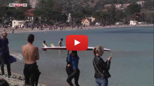 Sky TG24 – Palermo, anticipo d’estate: folla in spiaggia a Mondello 🎥 VIDEO