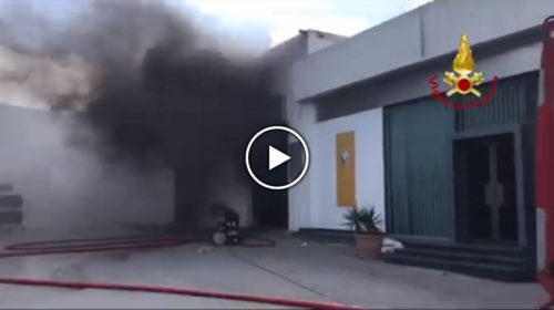 Incendio nella concessionaria Renault di Bagheria, in fiamme 10 auto nuove 🎥 IL VIDEO