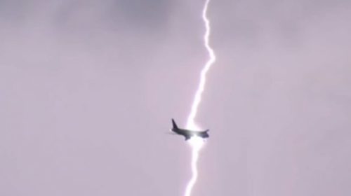 “L’aereo colpito da un fulmine” Paura sul volo Palermo-Roma
