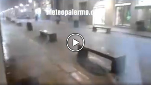 Palermo, violento nubifragio colpisce la città: Via Maqueda si trasforma in un fiume in piena – IL VIDEO 🎥