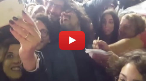 “4 ristoranti” a Palermo: bagno di folla e selfie con Alessandro Borghese davanti il ristorante 🎥 VIDEO