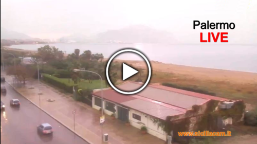 Fortissimo temporale con pioggia, fulmini e saette su Palermo ☔⚡ Ecco le immagini IN DIRETTA dalla webcam 🎥