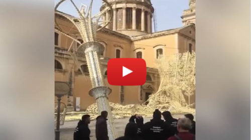 Tempesta di scirocco sulla Sicilia: crollano le luminarie pasquali a Comiso |VIDEO 🎥