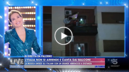 Palermo risponde a Barbara D’Urso in diretta su Canale 5 e dai balconi si canta “Volare” | VIDEO 📺
