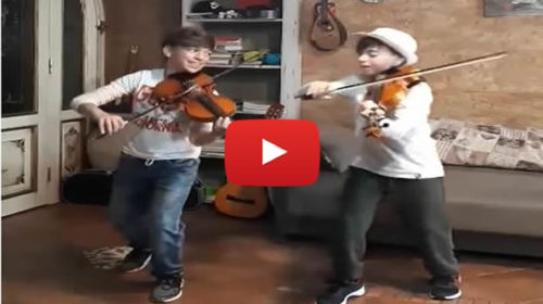 Due piccoli violinisti siciliani suonano “Viva la Vida” e stregano i Coldplay | VIDEO 📹