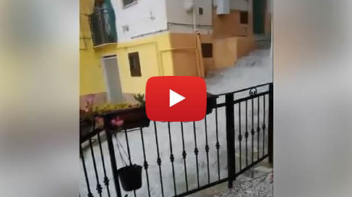 Palermo, intenso temporale a Prizzi: i vicoli si trasformano in cascate | VIDEO 📹