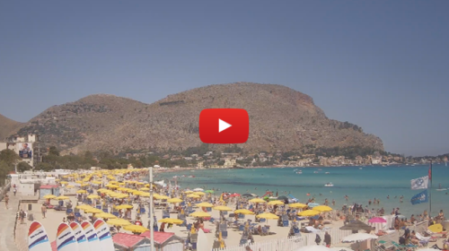 Mondello, ombrelloni aperti e spiaggia piena: le immagini IN DIRETTA 📹 VIDEO
