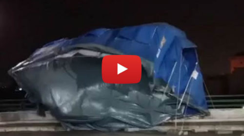 Palermo, il forte vento fa volare la tenda Pre-Triage dell’ospedale Cervello | IL VIDEO 📹