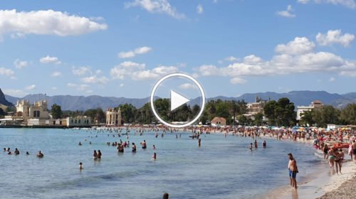 Palermo, Mondello oggi 21 giugno 2020: le immagini dalla spiaggia piena di gente 📹 VIDEO