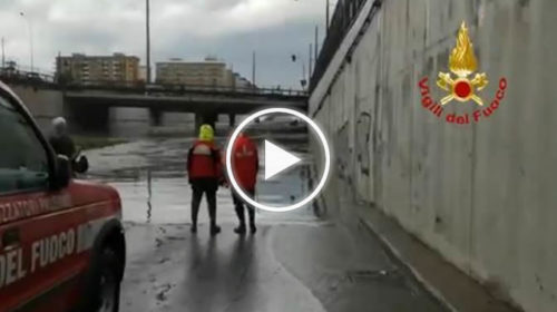 Palermo, i sommozzatori individuano l’auto della coppia rimasta intrappolata nell’acqua in Viale Regione | VIDEO 📹