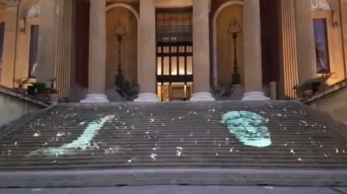 Riapre il Teatro Massimo di Palermo, spettacolare VIDEO mapping sulla scalinata