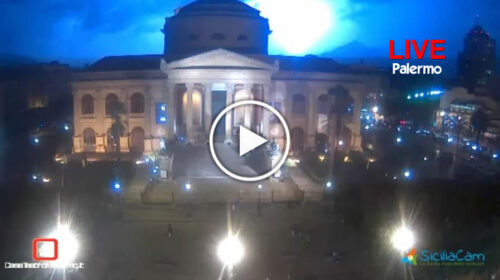 Peggioramento e fulminazioni nel cielo di Palermo: le immagini IN DIRETTA dalla città – VIDEO