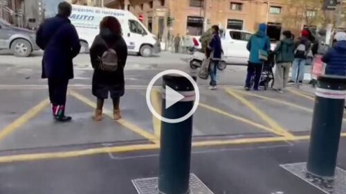 Palermo, a passeggio o in fila davanti ai negozi: le immagini dell’ultimo giorno prima della zona rossa – VIDEO
