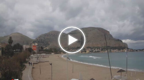 Palermo, primo giorno in zona rossa: le immagini IN DIRETTA dalla spiaggia di Mondello – VIDEO