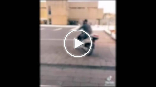 Paziente entra con lo scooter in ospedale e lo posta sui social – L’assurdo VIDEO