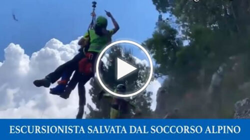 Si infortuna durante escursione in montagna, salvata dal soccorso alpino – VIDEO