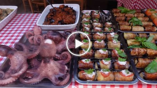 “Città stupenda”, turisti impazziscono per Palermo e il suo cibo: “Mai mangiato pesce così buono” – VIDEO