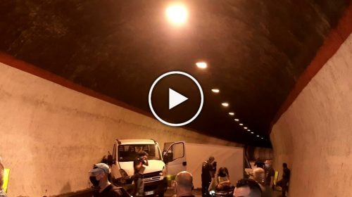 Camion si ribalta in galleria, bloccata autostrada verso Palermo: le immagini dal luogo dell’incidente – VIDEO 🎥