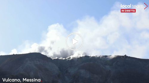 Isole Eolie, allerta massima dopo il terremoto: fumarole e gas nocivi fuoriescono da Vulcano – VIDEO