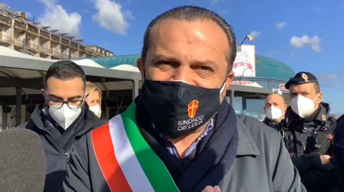 Cateno De Luca ‘occupa’ lo Stretto di Messina, “Sequestrati da norma su Super Green pass” – VIDEO