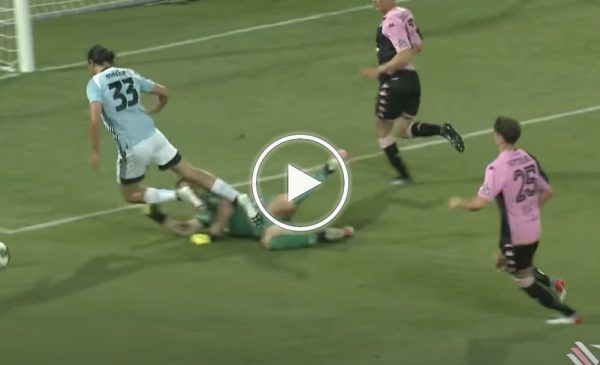 Arbitro flop, dal rigore con tuffo al gol annullato al rigore negato al Palermo – VIDEO