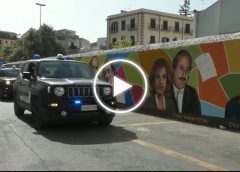 Palermo, blitz alla Zisa: l’uscita dei 18 arrestati dalla caserma – IL VIDEO