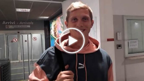 L’attaccante Vido è atterrato a Palermo: “Felicissimo di essere qui” – VIDEO
