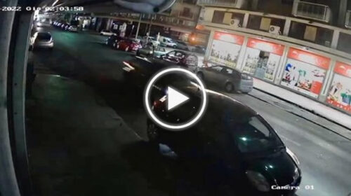 Palermo, il momento dello schianto contro un’auto in sosta: le immagini dell’incidente in via Malaspina  – VIDEO