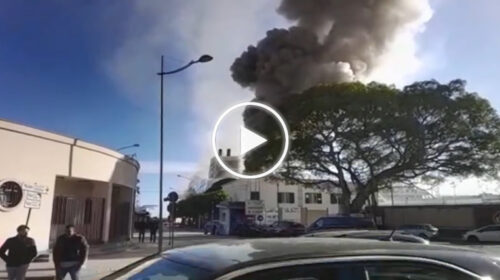 L’incendio sul traghetto Palermo-Napoli, le operazioni di spegnimento potrebbero durare giorni | IL VIDEO