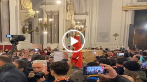 Palermo, la salma di Biagio Conte arriva in cattedrale per la veglia funebre – IL VIDEO