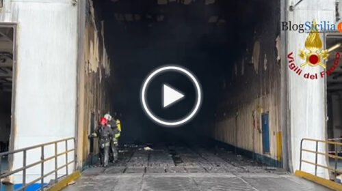 Nave Gnv brucia: aperto portellone, pompieri dentro il garage – IL VIDEO