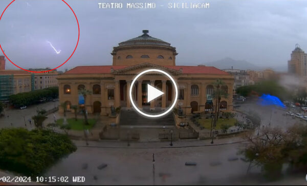 Peggioramento in atto: Temporali di forte intensità su Palermo, le immagini IN DIRETTA dalla città 🔴 VIDEO LIVE