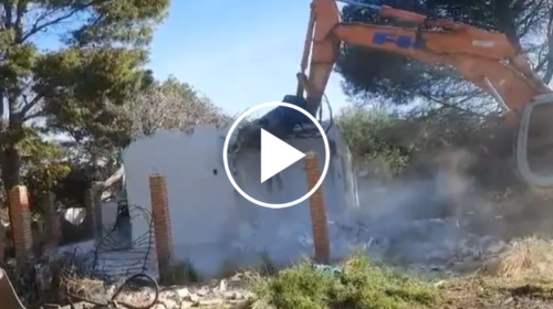 Nuove demolizioni a Carini, rasa al suolo villetta in contrada Piraineto – VIDEO