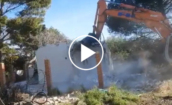 Nuove demolizioni a Carini, rasa al suolo villetta in contrada Piraineto – VIDEO
