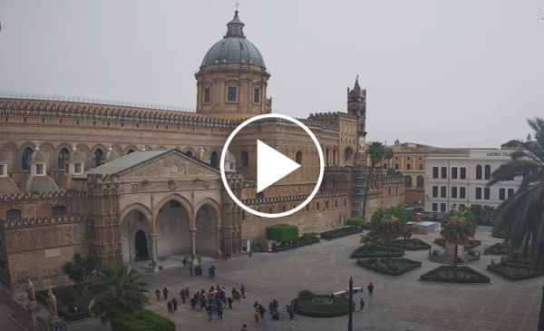 Polvere sahariana avvolge il cielo di Palermo, le straordinarie immagini IN DIRETTA dalla Cattedrale – VIDEO