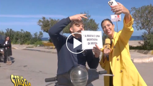 Palermo, un selfie contro la mafia: la provocazione di Stefania Petyx nel quartiere Arenella – IL VIDEO