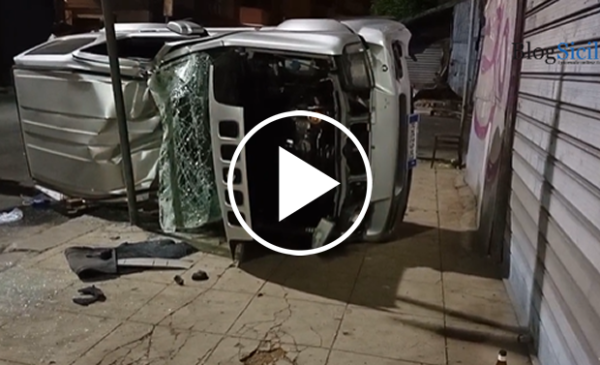 Rocambolesco incidente nella notte in corso Alberto Amedeo, scontro tra due auto, feriti in ospedale – IL VIDEO