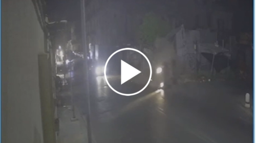Palermo, scontro tra due auto nella notte ripreso da una telecamera: paura e feriti – VIDEO