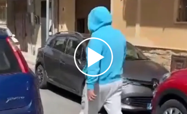 Furto auto a Ficarazzi, il ladro fugge ripreso dalla vittima – VIDEO