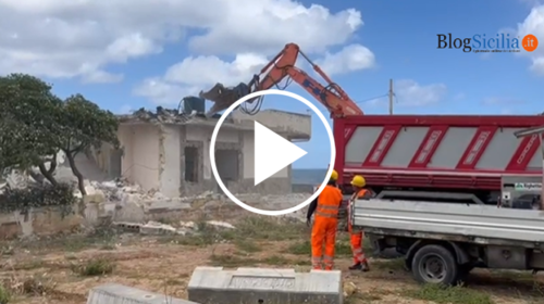 Ruspe ancora in azione sul lungomare di Carini, abbattuta altra villa abusiva – VIDEO