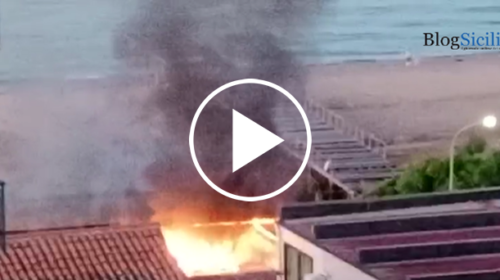 Fiamme in via Messina Marine, incendio al pontile di Romagnolo – VIDEO