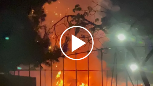 Incendio in una ditta in via Lanza di Scalea, fiamme distruggo mezzi parcheggiati – VIDEO