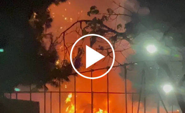 Incendio in una ditta in via Lanza di Scalea, fiamme distruggo mezzi parcheggiati – VIDEO