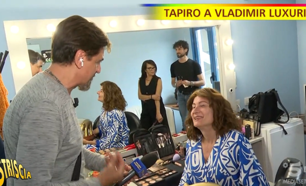 Striscia, Vladimir Luxuria litiga con Benigno e si aggiudica un Tapiro: “Lui ora può dire quello che vuole” – VIDEO