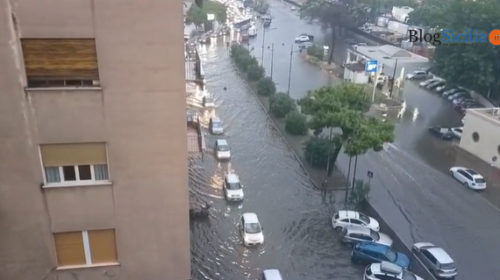 Acquazzone a Palermo, traffico in tilt, automobilisti intrappolati – VIDEO
